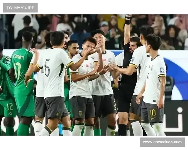 国足再次错失世界杯直通,球迷痛心疾首 国足再次错失世界杯直通,球迷痛心疾首
